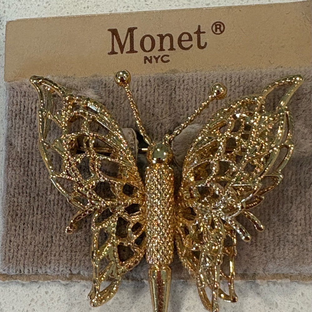 Beautiful 🦋Monet Goldtone finish Butterfly Brooch - Picture 5 of 6